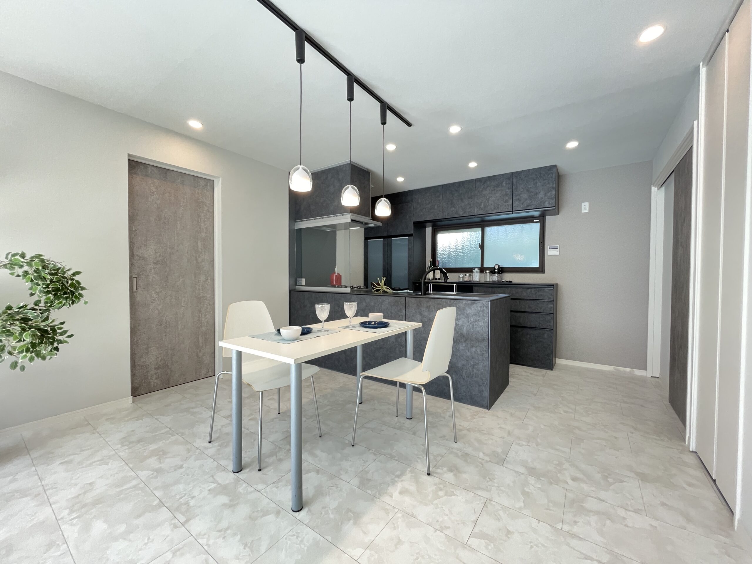 デザインと機能性を両立した子育てしやすい住まい　戸建てリフォーム｜箕面市