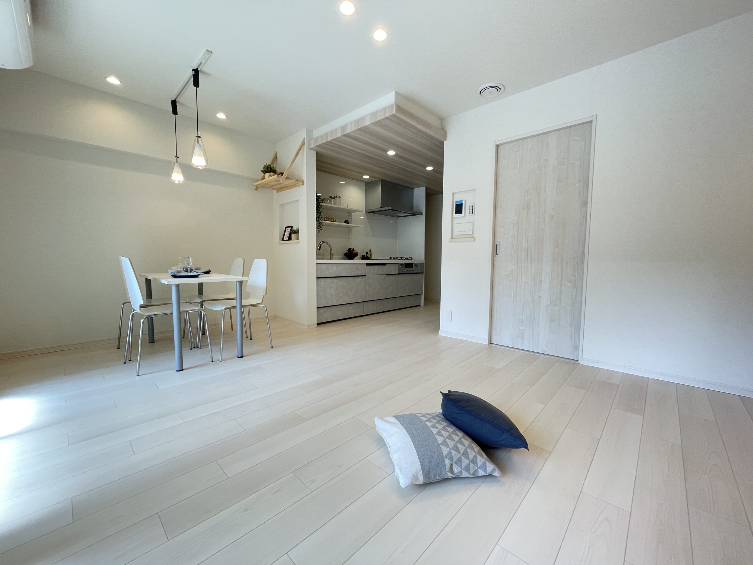 仕事とくつろぎ空間を分けたワークライフバランスのとれる住まい　マンションリフォーム｜大阪市淀川区